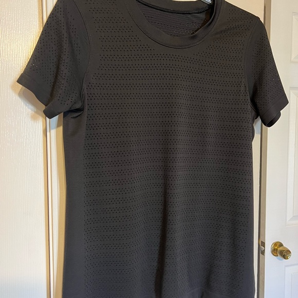 Lululemon black top - Picture 5 of 8